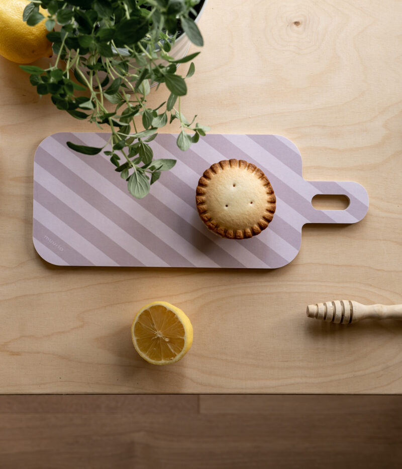 Chop & Serve board Stripes - amber/grey - 13x33 cm | Muurla - de inKijk
