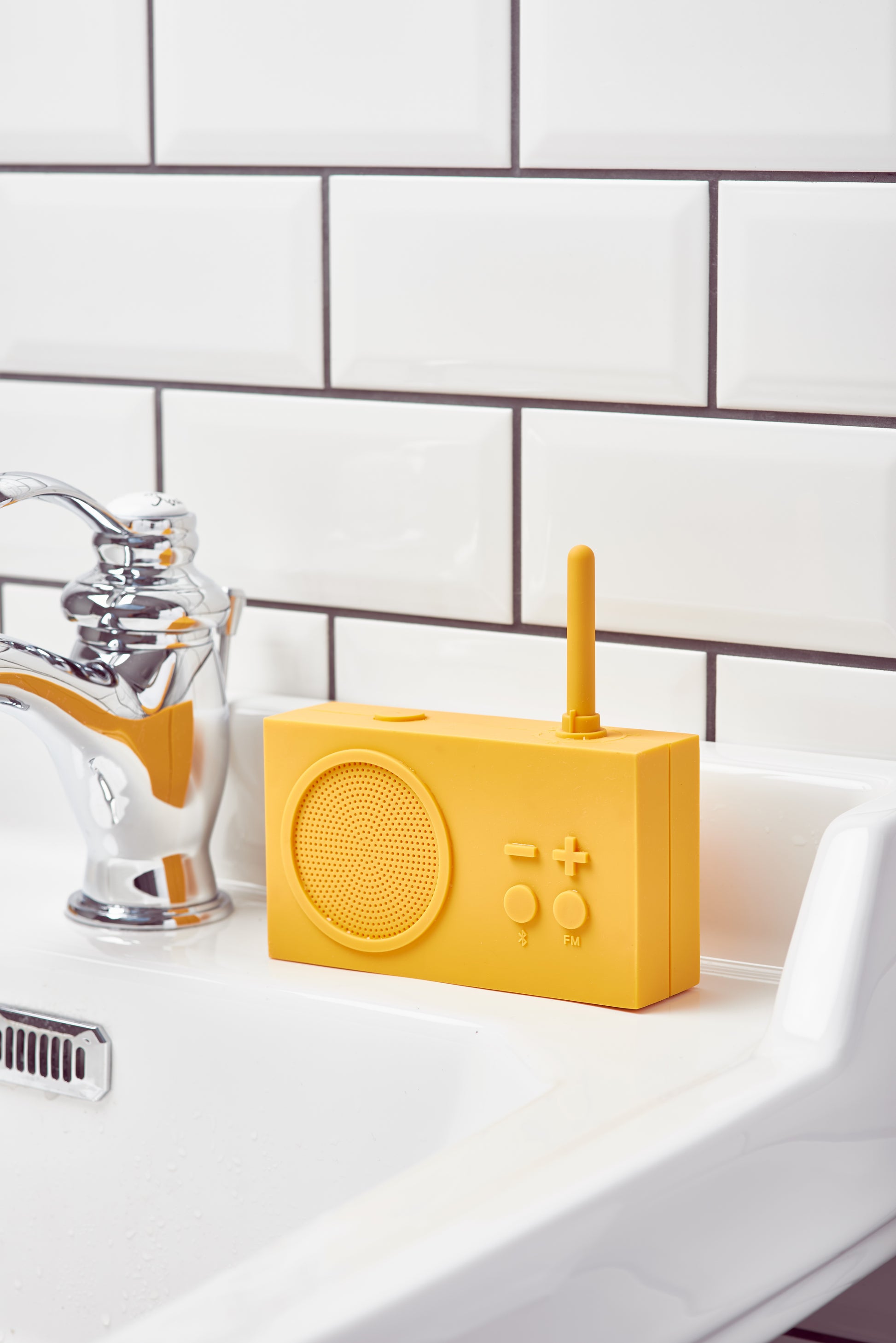 Radio & Bluetooth speaker - Tykho 3 - Yellow | Lexon - de inKijk