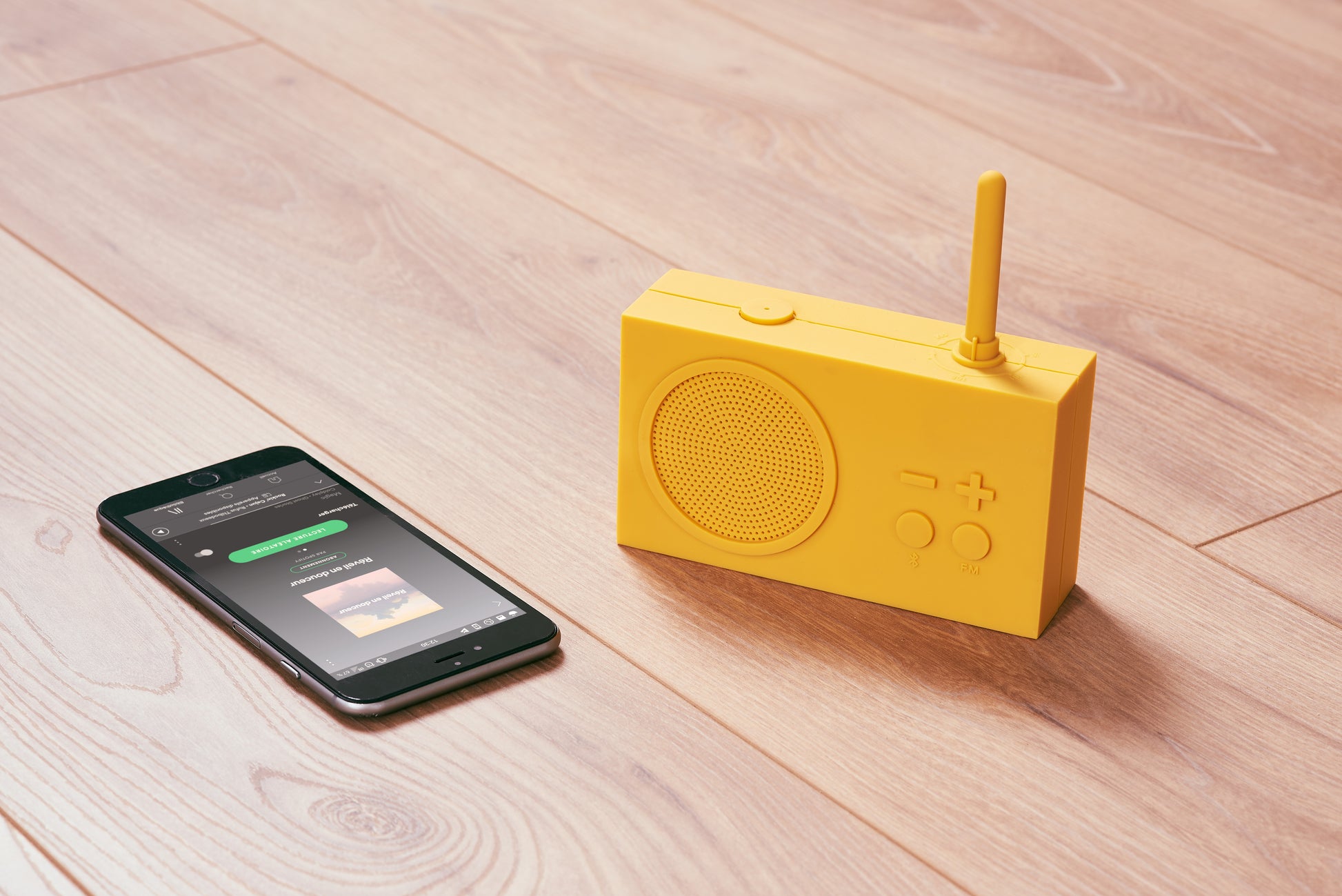 Radio & Bluetooth speaker - Tykho 3 - Yellow | Lexon - de inKijk