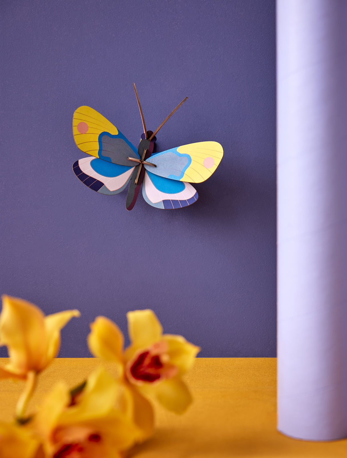 Yellow monarch butterfly - muurdecoratie | Studio Roof - de inKijk