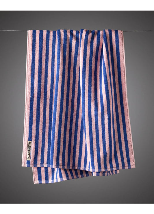 Naram bath towel - dazzling blue & rose | Bongusta - de inKijk