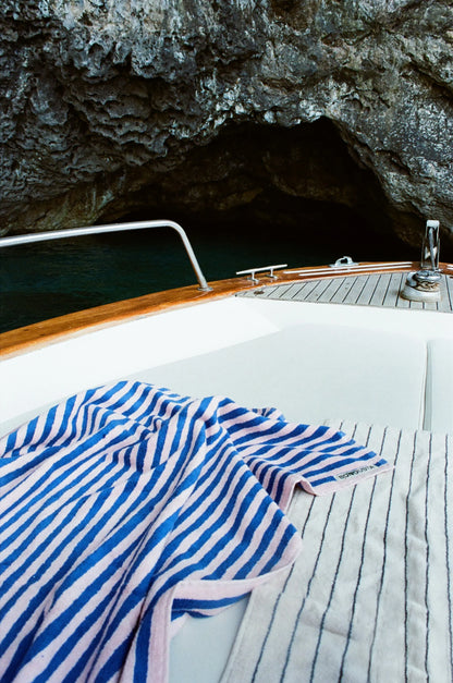 Naram bath towel - dazzling blue & rose | Bongusta - de inKijk