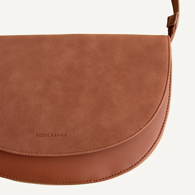 Soma half moon bag - carnelian | Monk & Anna - de inKijk