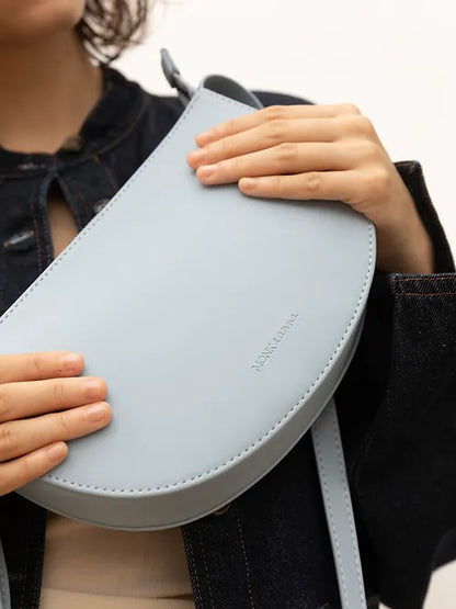 Farou half moon bag - cloud | Monk & Anna - de inKijk