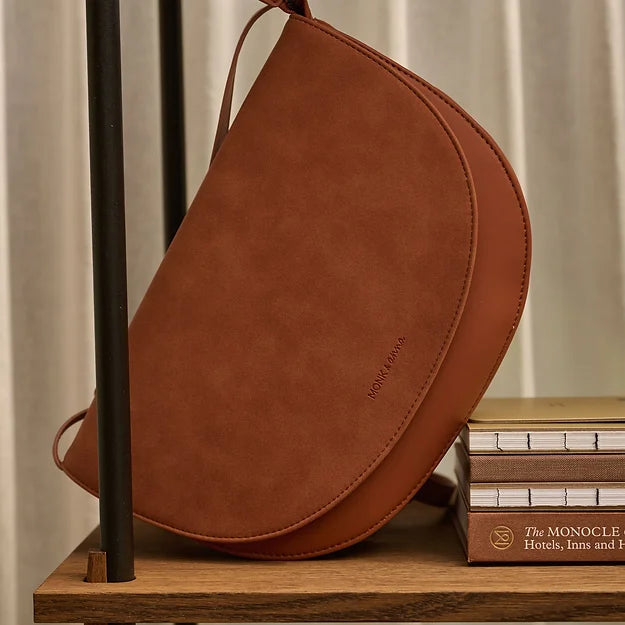 Soma half moon bag - carnelian | Monk & Anna - de inKijk