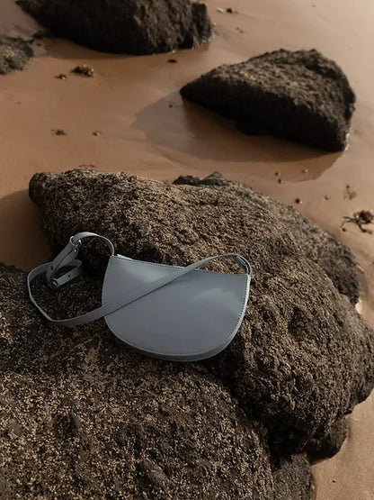 Farou half moon bag - cloud | Monk & Anna - de inKijk