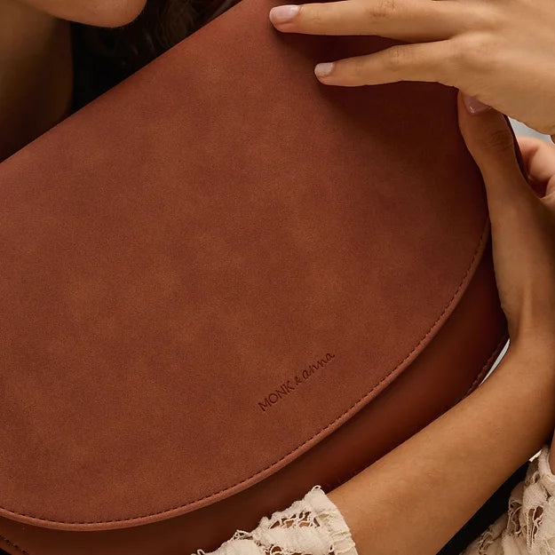 Soma half moon bag - carnelian | Monk & Anna - de inKijk