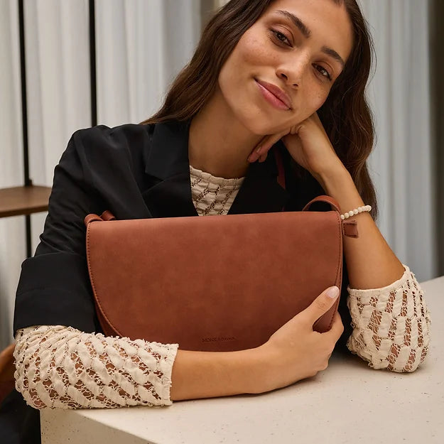 Soma half moon bag - carnelian | Monk & Anna - de inKijk