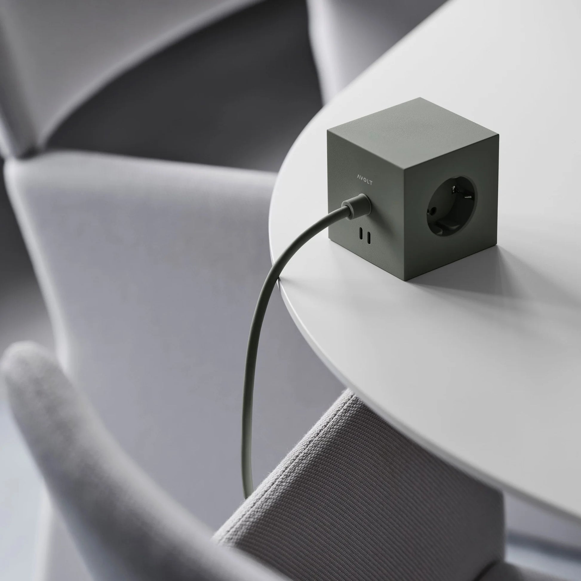 Square 1 stekkerdoos ( usb C ) - oak green | Avolt - de inKijk
