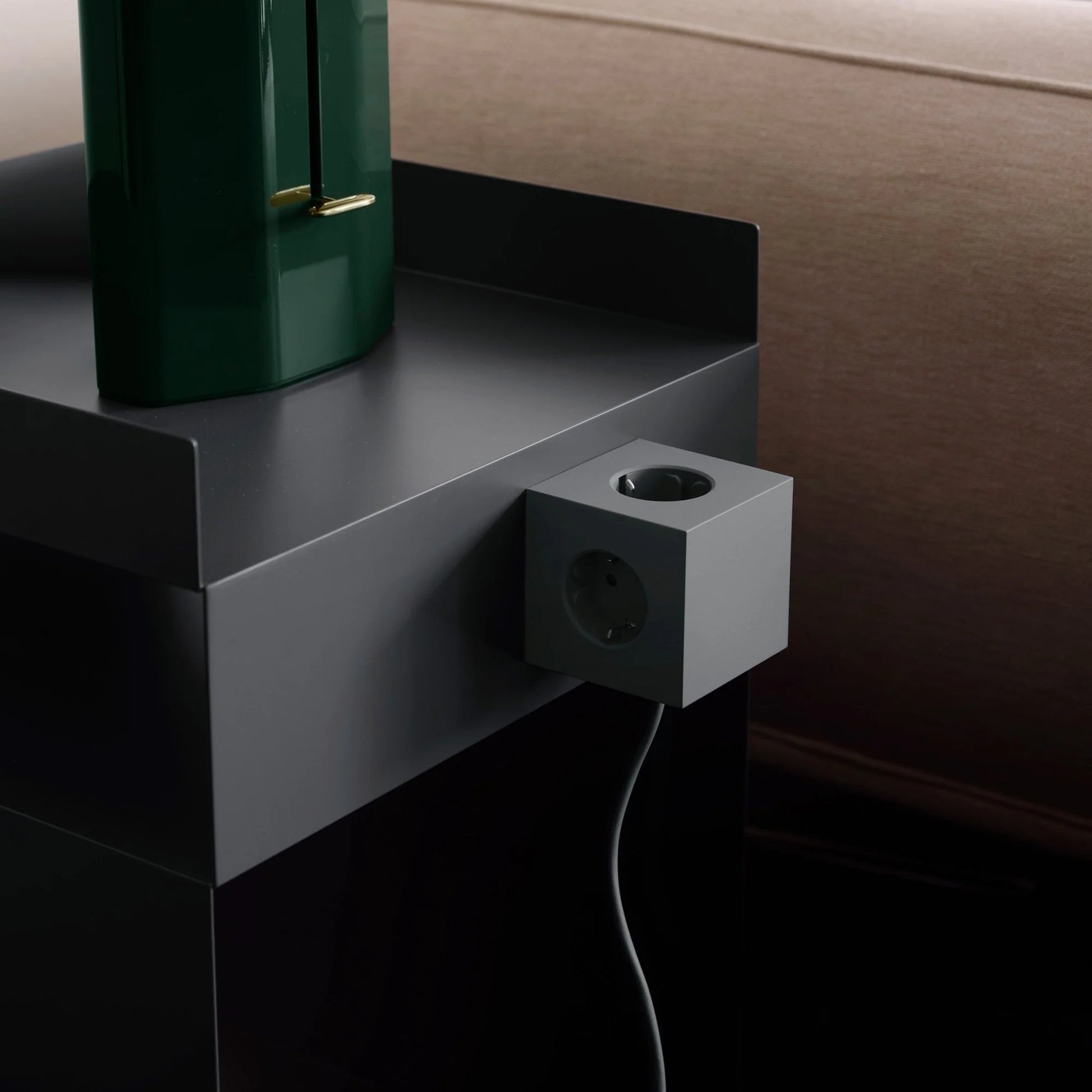 Square 1 stekkerdoos ( usb C ) - oak green | Avolt - de inKijk