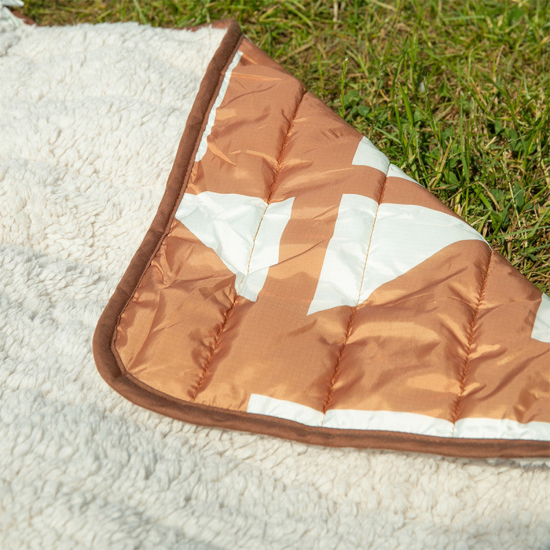 Blanket and pillow travel set - ocre | Alaskan Maker - de inKijk