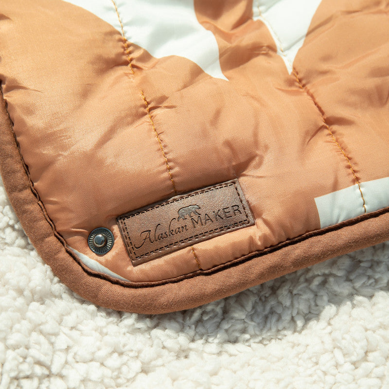 Blanket and pillow travel set - ocre | Alaskan Maker - de inKijk