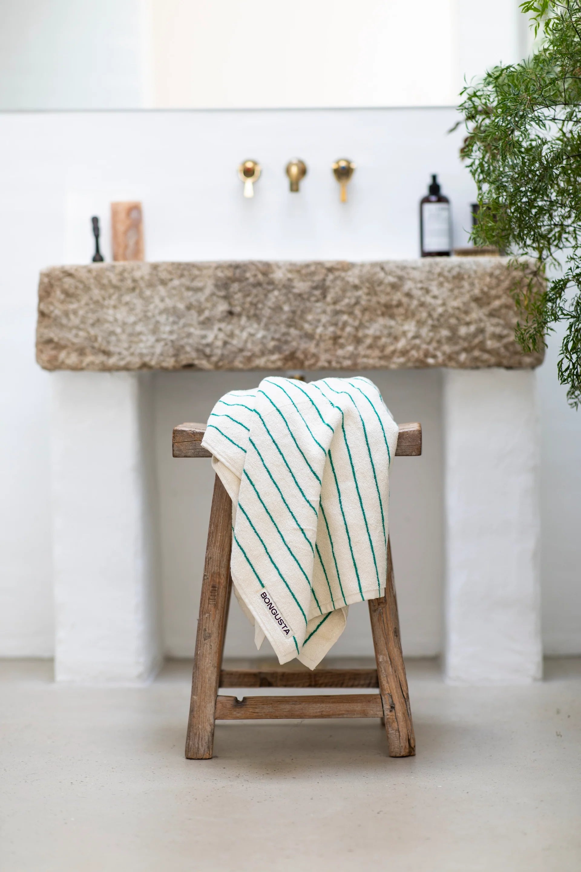 Naram guest towel - pure white & grass | Bongusta - de inKijk