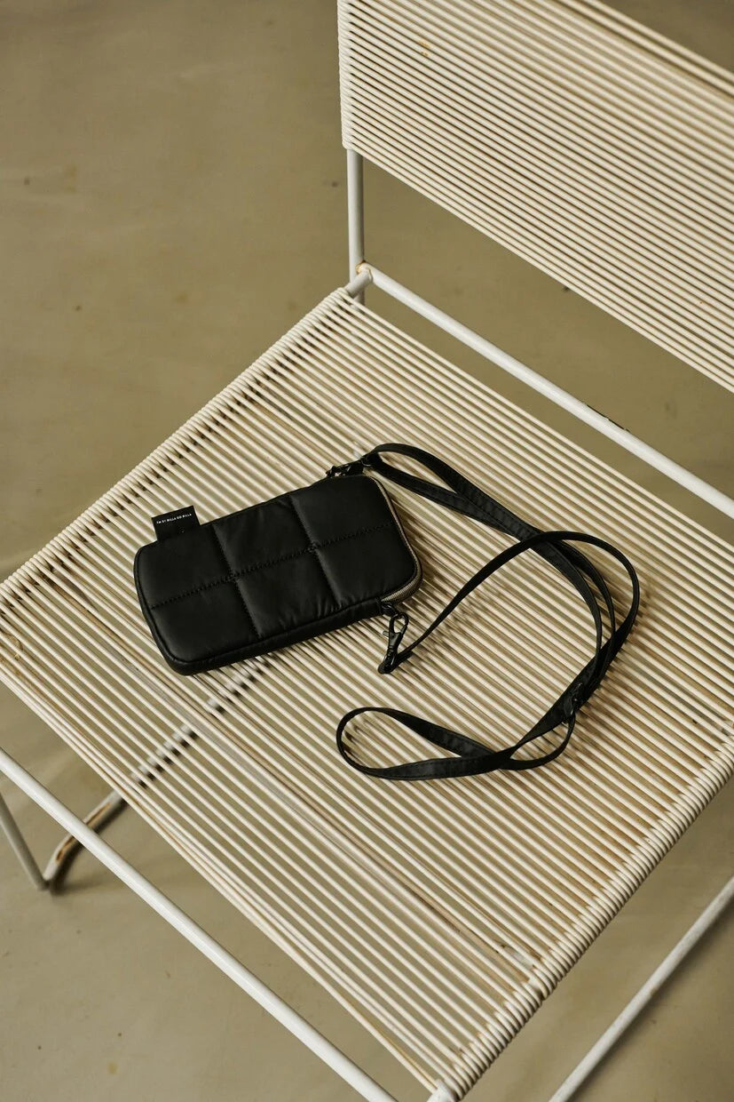 Luce Puffy Phone Pouch - Black | Tinne + Mia - de inKijk