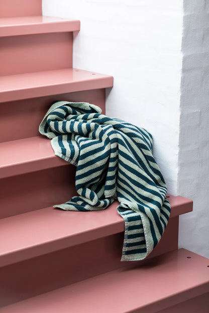 Naram bath towel - sea foam & deep teal | Bongusta - de inKijk