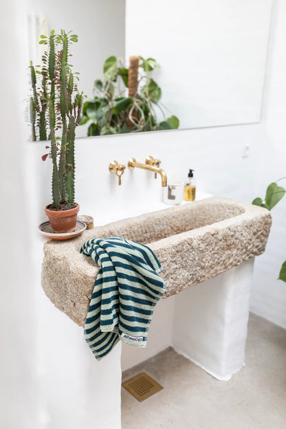 Naram bath towel - sea foam & deep teal | Bongusta - de inKijk