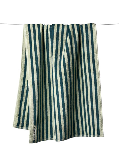 Naram bath towel - sea foam & deep teal | Bongusta - de inKijk