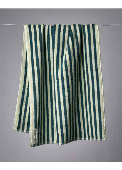 Naram bath towel - sea foam & deep teal | Bongusta - de inKijk
