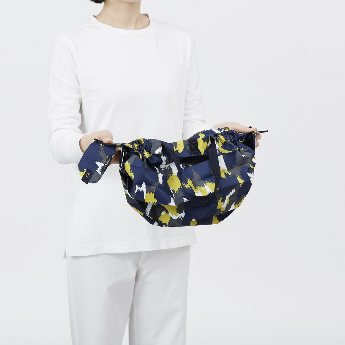 Shupatto foldable bag M - Shade of Trees | Shupatto