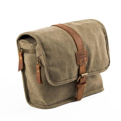 Hanging Toiletry Bag TRAPPER - olive/green | Alaskan Maker