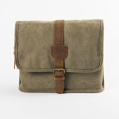 Hanging Toiletry Bag TRAPPER - olive/green | Alaskan Maker