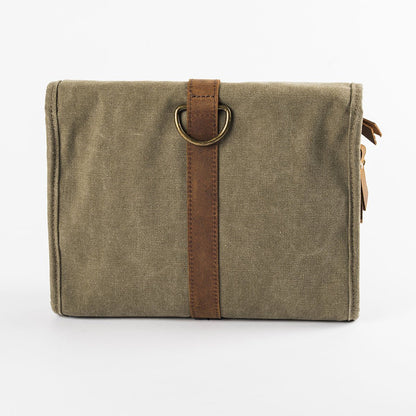 Hanging Toiletry Bag TRAPPER - olive/green | Alaskan Maker
