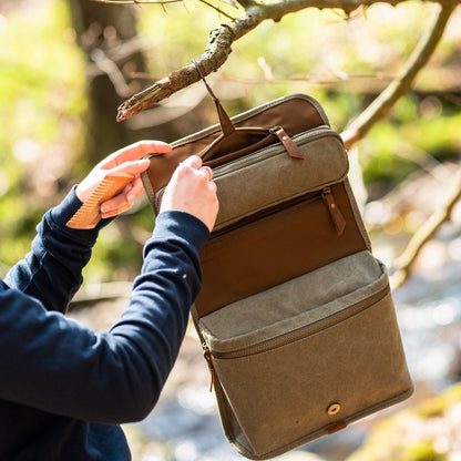 Hanging Toiletry Bag TRAPPER - olive/green | Alaskan Maker