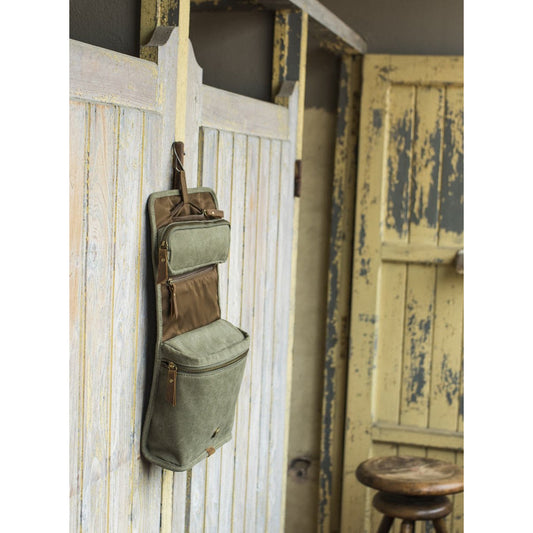 Hanging Toiletry Bag TRAPPER - olive/green | Alaskan Maker