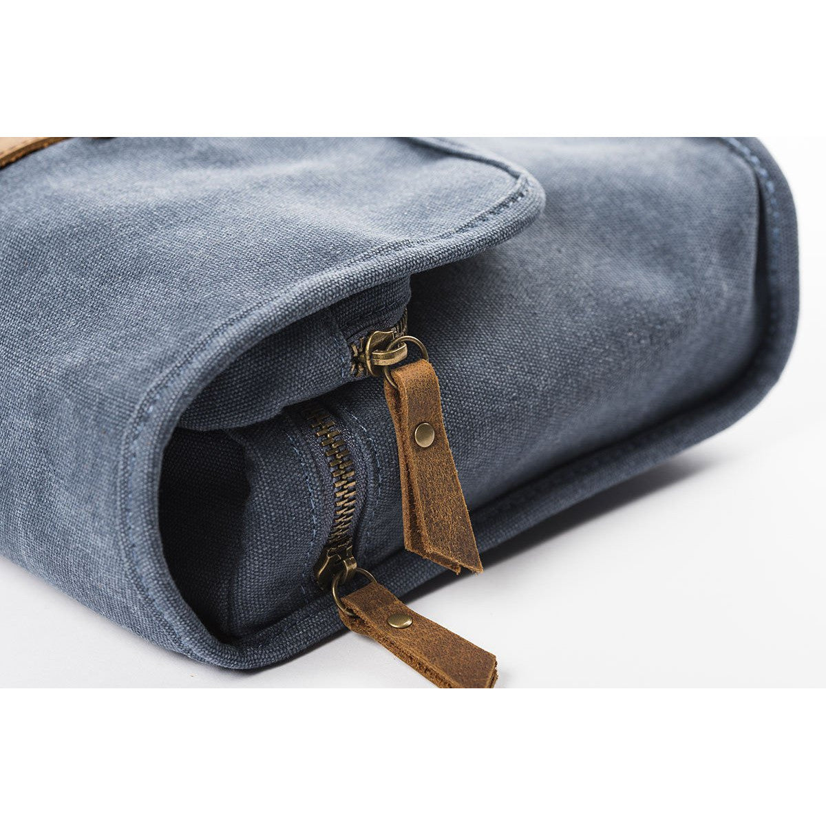 Hanging Toiletry Bag TRAPPER - navy blue | Alaskan Maker