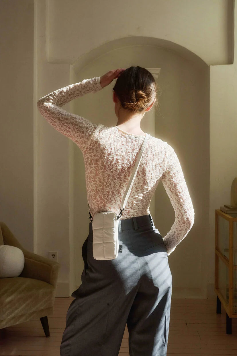 Luce Puffy Phone Pouch - White | Tinne + Mia - de inKijk