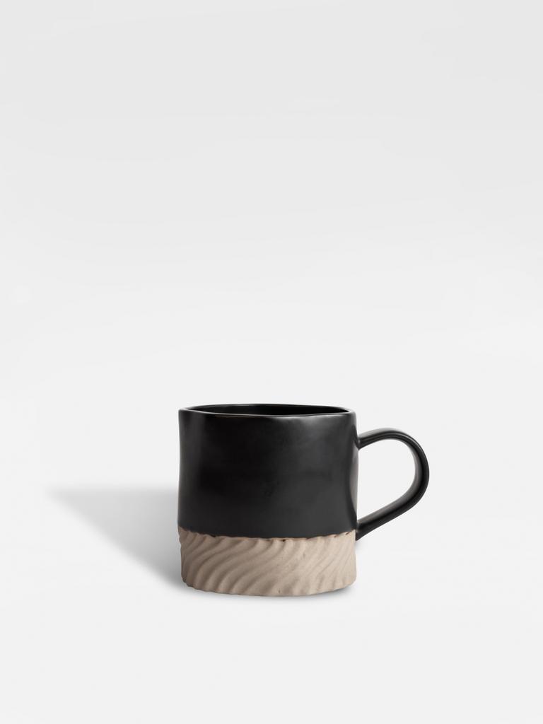 Mok swirl - zwart/beige | Byon - de inKijk