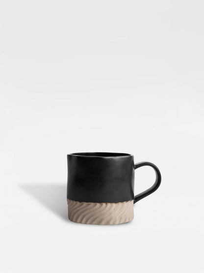 Mok swirl - zwart/beige | Byon - de inKijk