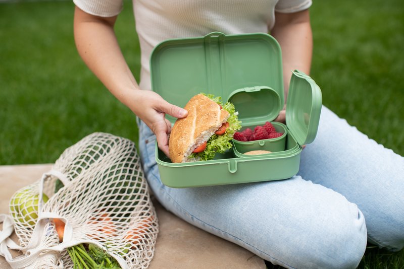 Pascal ready lunchbox + bestek | Koziol - de inKijk