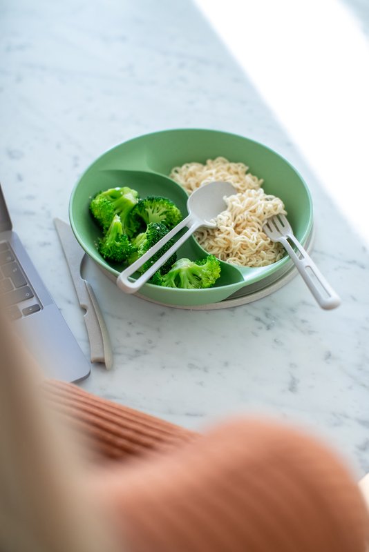 Connect separee bord met deksel 1,5 L - 3 kleuren | Koziol - de inKijk