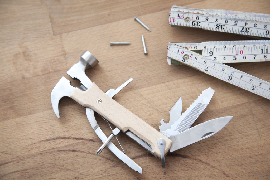 Wood hammer multi-tool | Kikkerland