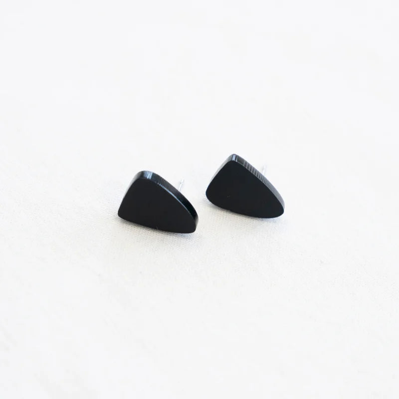 STUD.02 - zwart | Studio Nok Nok - de inKijk